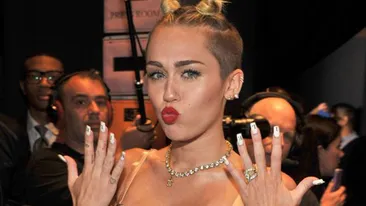 Casa cântăreţei Miley Cyrus, spartă de hoţi, înainte de ziua sa de naştere
