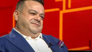 Cu ce mașină a apărut Adrian Minune în Mamaia! Turiștii au făcut ochii cât cepele