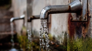Apă contaminată cu arsen peste limitele admise! Avertizare pentru românii din aceste 2 județe