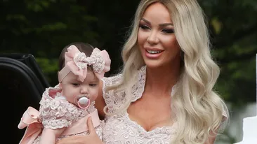 Ce mare s-a făcut Sofia! Bianca Drăgușanu a colindat azi România cu fiica ei!  VIDEO