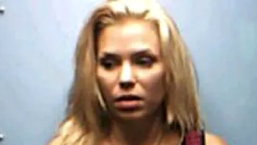 A furat un taxi complet dezbracata si a adormit in el