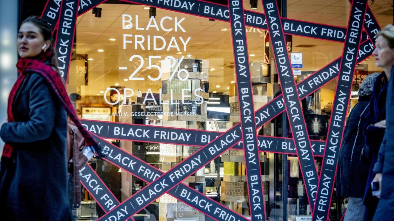 Haos de Black Friday! Americanii au luat cu asalt magazinele, direct de la masa de Ziua Recunoștinței