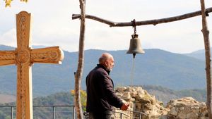 Un alt reprezentant al bisericii, tratat cu plasmă. Călugărul a ajuns la „Matei Balș” cu elicopterul