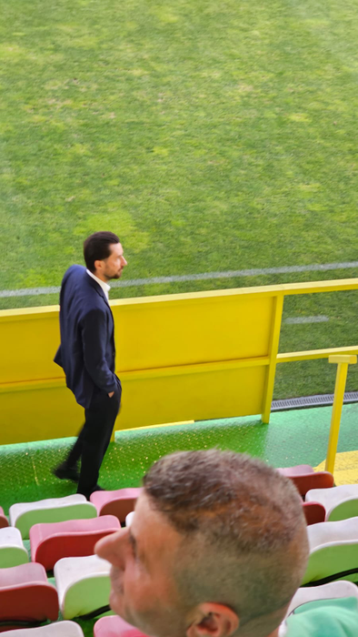 Spectacol la meciul FC Argeș – Rapid: fanele lui Dobrin au eclipsat fazele de joc cu ținutele lor provocatoare!