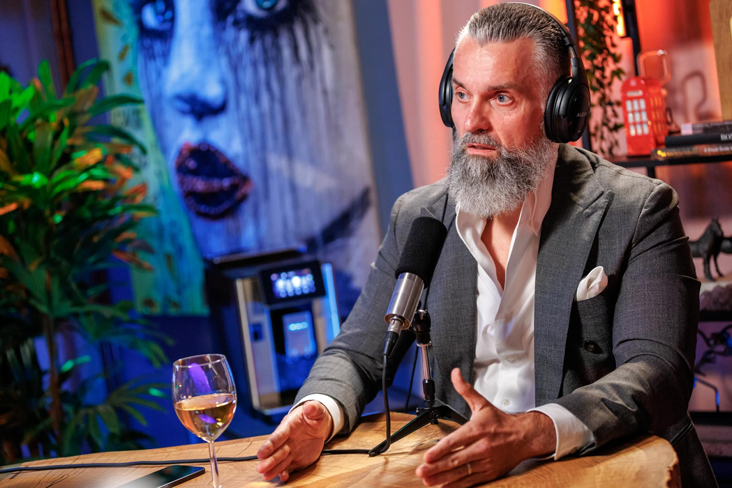 Cezar Ionașcu, în cadrul unui podcast / Sursă foto: Facebook