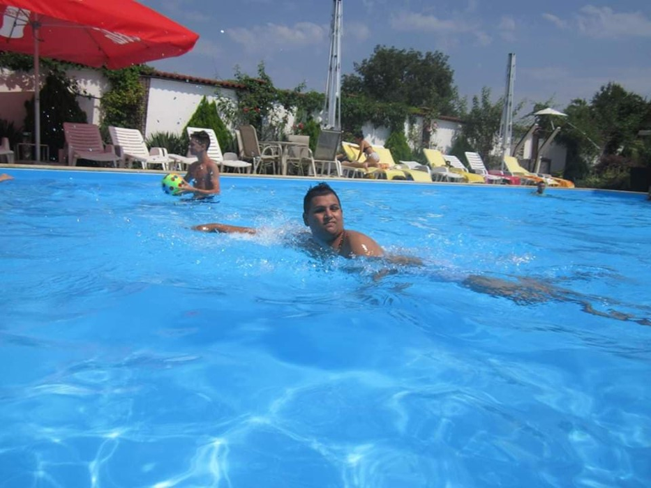 Marius Baldovin a plecat singur la mare și i-au căzut ochii pe ...Selly