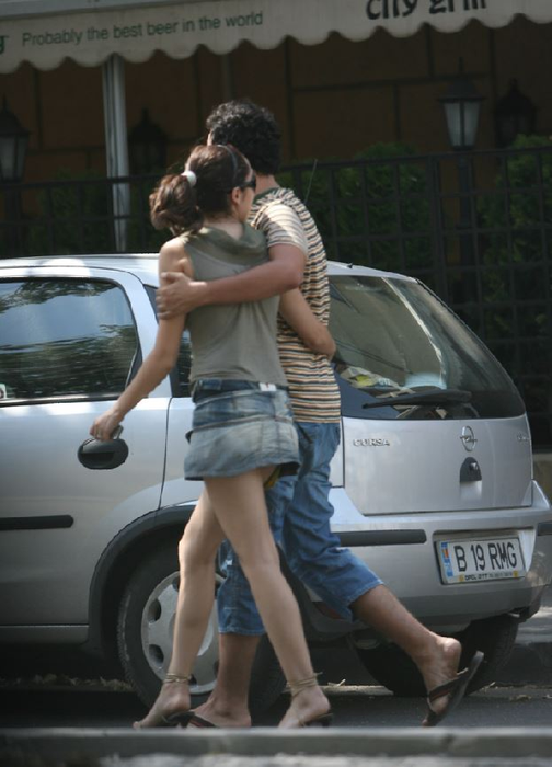 Imagini din tinerețe cu Andra Măruță. Incredibil cum arăta vedeta Pro TV, îmbrăcată într-o fustiță foarte, foarte scurtă