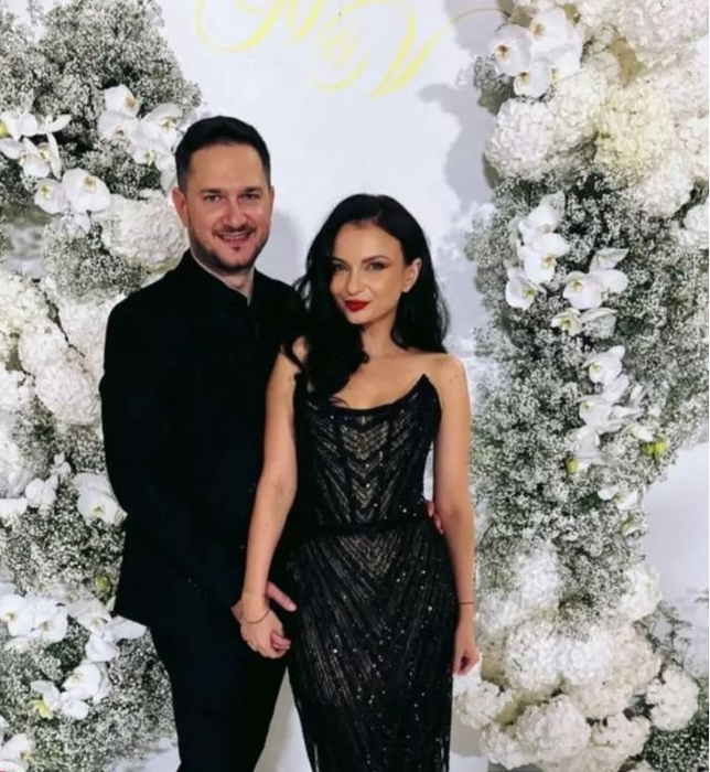 Petru, fratele Monicăi Bîrlădeanu, alături de soția lui/ sursă foto: Instagram