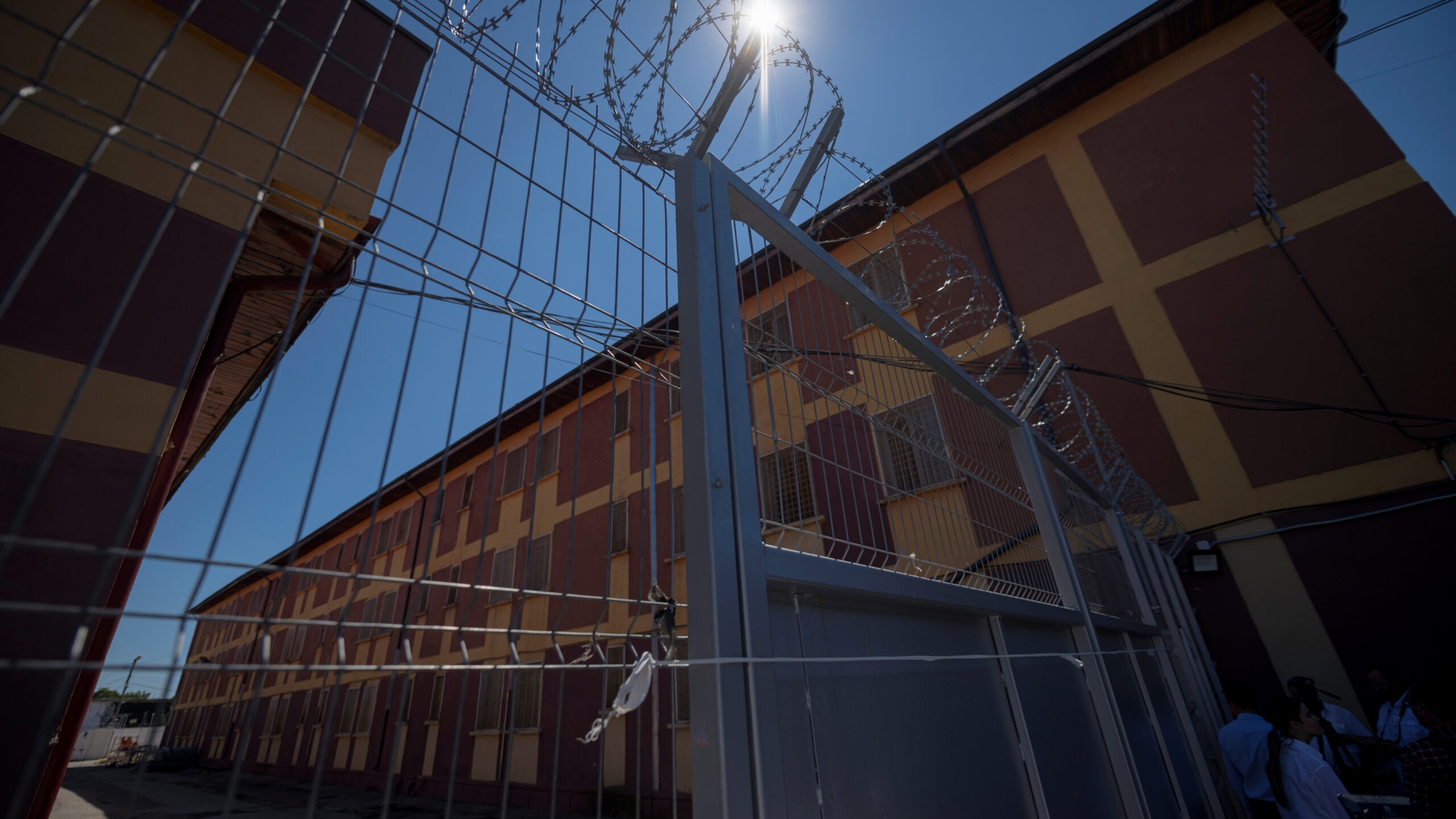 Deținut agresat și resuscitat după două drumuri la spital. Patru gardieni de la Penitenciarul Giurgiu, reținuți