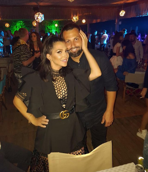 Celia, însărcinată în șapte luni, așteaptă o fetiță. Soțul ei o sprijină necondiționat