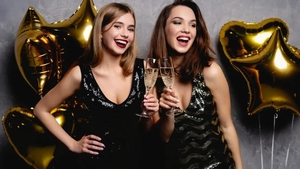 Revelion 2025. Cât costă să închiriezi o rochie în noaptea dintre ani