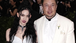 Elon Musk, cel mai bogat om de pe planetă, cheltuie mai mult pe o cină decât pe pensia alimentară! Cât preț pune pe cei 12 copii făcuți cu trei femei