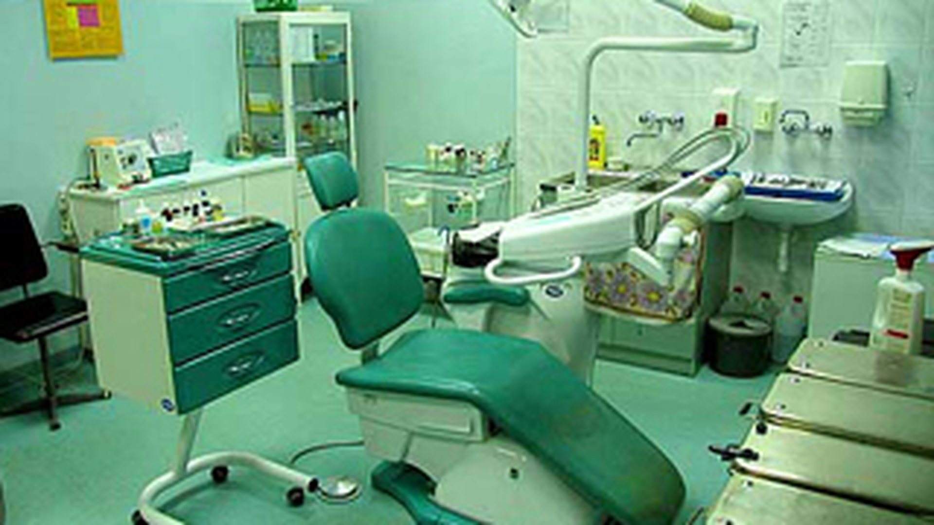 S-a imbatat de frica dentistului! A condus automobilul si a avariat cinci masini!