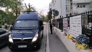 Protest anti-război, la Ambasada Rusiei. Incredibil ce au scris pe pancarde