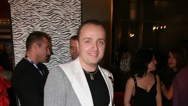 Costi Ionita e din nou singur! S-a despartit de blonda voluptuoasa si se distreaza singur in Thailanda