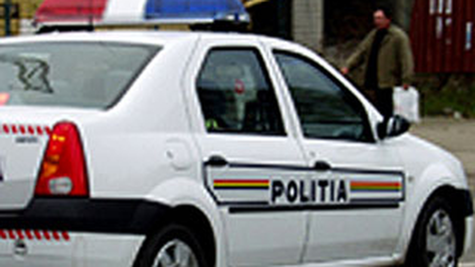 Un barbat, desfigurat in bataie de un politist pentru ca traversa prea incet strada!