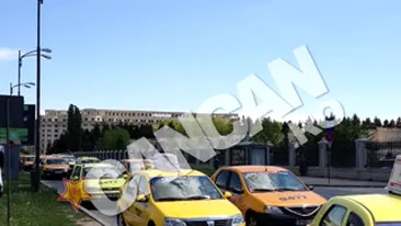 Protest in zona Parcului Izvor din Capitala: taximetristii cer tarif unic si eliminarea piratilor!