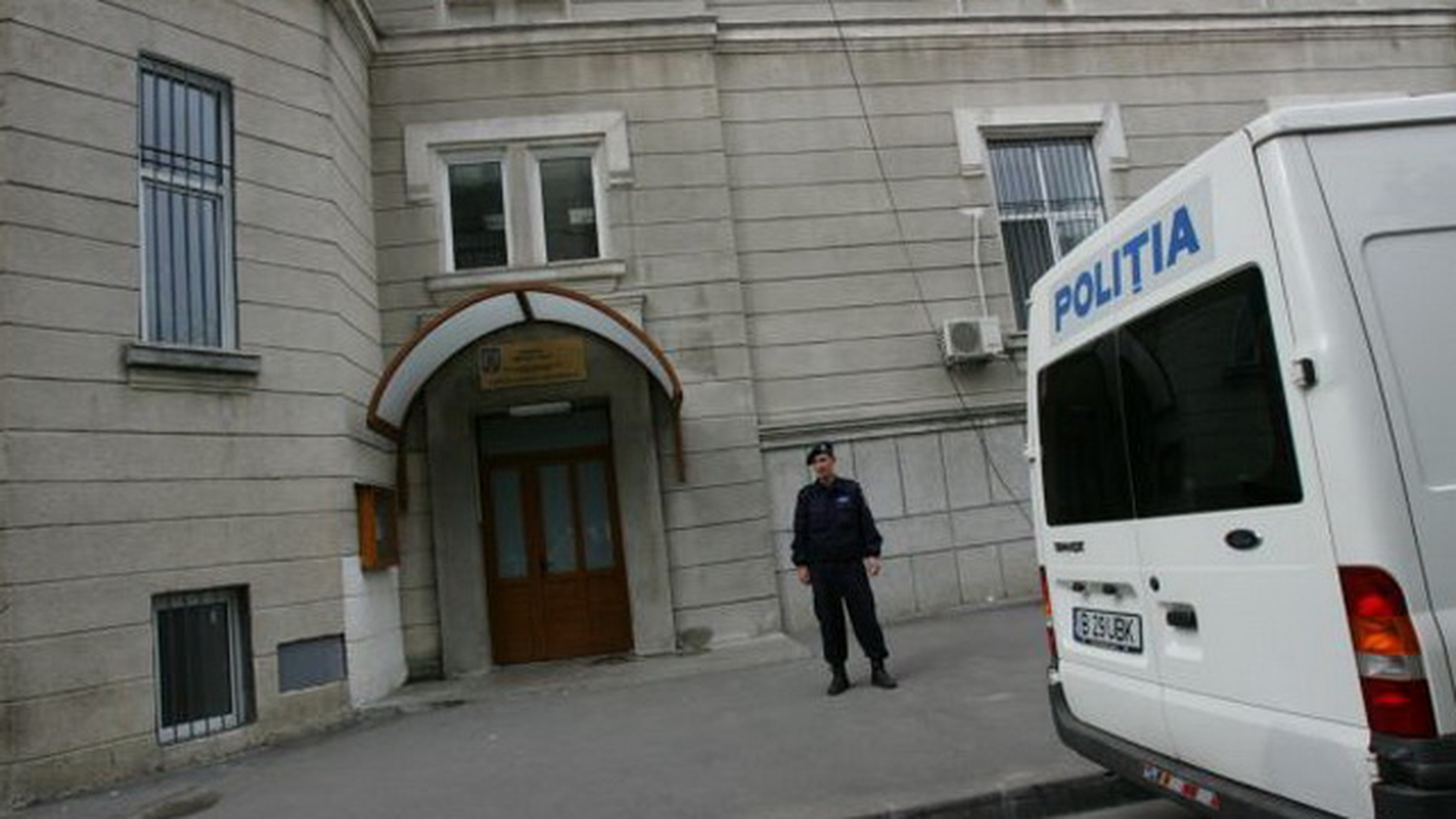 Prins in flagrant! Angajat de la Guvern, retinut de procurorii DNA