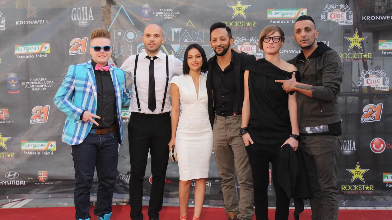 Intalnire-soc intre Andrei de la Alb Negru si Sylvia la RMA 2013. Solistul a dat bir cu fugitii cand si-a vazut fosta sotie