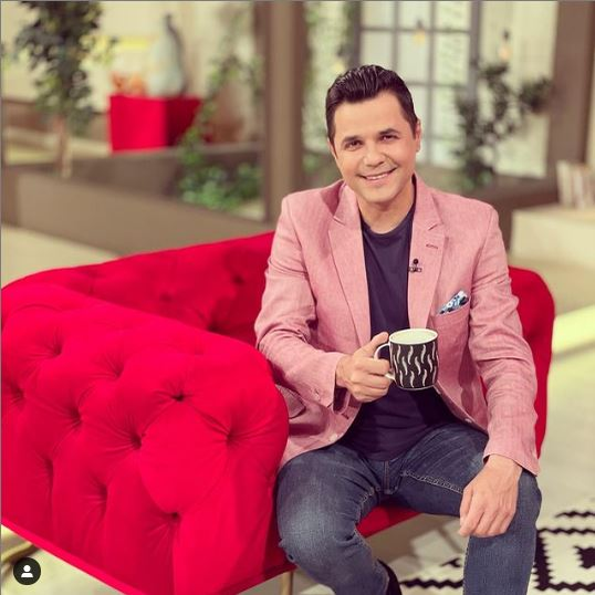 Cine este puștiul de-o șchioapă de lângă tatăl său? Acum e celebru la Pro TV