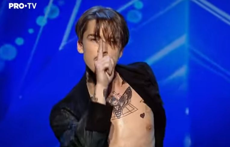 VIDEO Câștigătorul de la ”Românii au talent” a mărturisit că este bisexual. Emil Rengle: ”E greu să fii gay …”