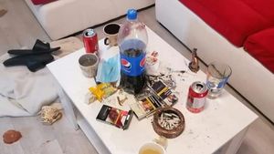 Un apartament de lux din Constanța, devastat și transformat în bordel de chiriaşi