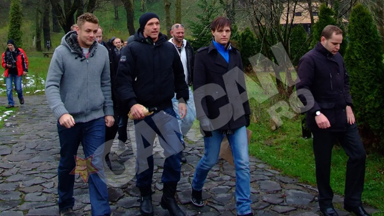 Concurentii de la Mr Gay Europe au vizitat sambata dimineata castelul lui Dracula!