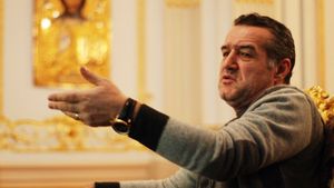Prima reacţie a lui GIGI BECALI după ce a fost acuzat că a plătit pentru a merge cu o ambulanţă în străinătate. „Am...“