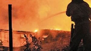 Incendiu la o hala din zona Gara Basarab, din Capitala