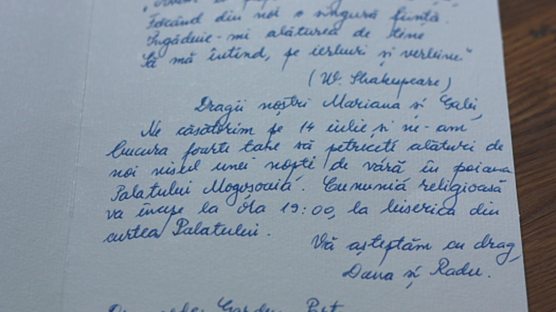 Dana Rogoz a scris cu mana ei invitatiile de nunta! Vezi ce mesaj contineau