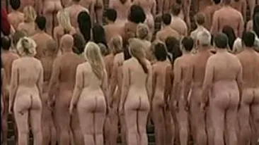 VIDEO Mii de australieni, nud in fata Operei din Sydney