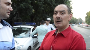 Circ pe strazile din Timisoara! Niste rromi cu masini de sute de mii de euro, amendati! Ce intrebare stupida i-a pus unul dintre barbati politistului?