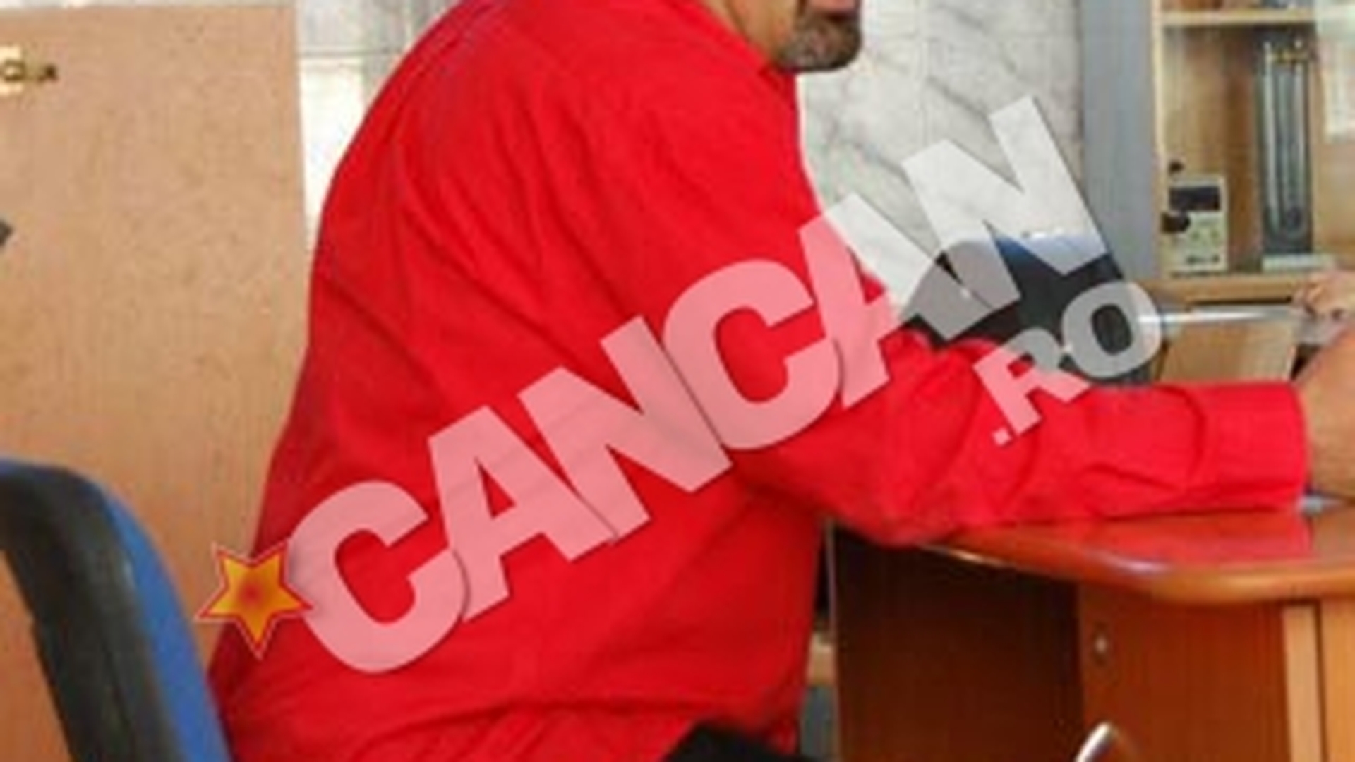 Gabi Jugaru, profesor pentru o zi! I-a invatat pe pusti cum sa faca farse, iar la final a iesit in lacrimi din clasa! Vezi de ce!