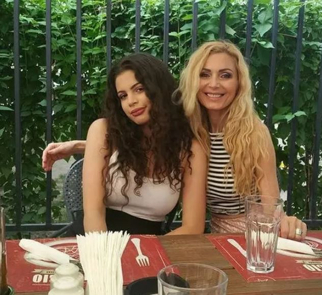 Fata cea mare a lui Cabral, apariție ca-n basme la balul de sfârșit de clasa a XII-a! Luana a avut lacrimi de fericire în ochi când a văzut-o