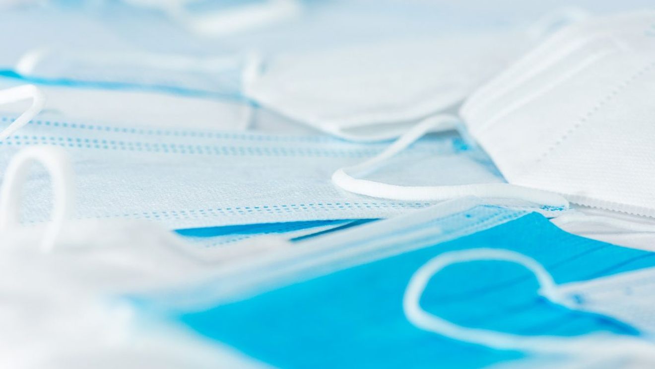 Un fizician celebru lămurește misterul momentului. Au sau nu măștile de protecție „viermi” în ele?!. VIDEO