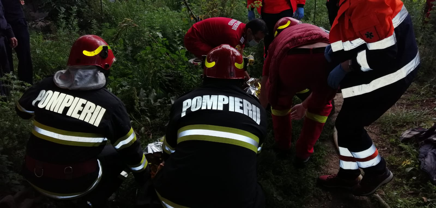Un bătrân din Teleorman a căzut într-o fântână adâncă de 15 metri. Vecinii i-au sărit în ajutor și… | VIDEO
