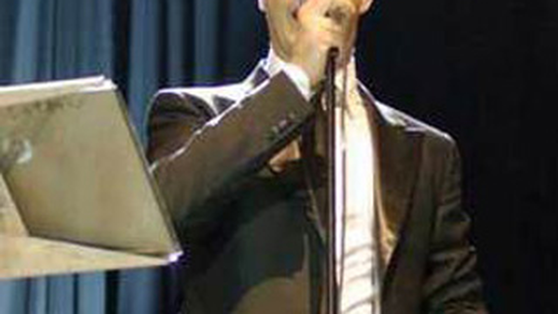 Tenorul italian Alessandro Safina va sustine un concert de Ziua Femeii la Teatrul "Ion Dacian"!