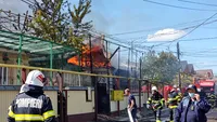 Incendiu puternic în Bârlad! Pompierii din trei județe au fost mobilizați. Șase case au luat foc