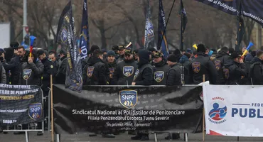 Sute de polițiști au ieșit la protest față de Ordonanța ”trenuleț”: ”Ne exploatați!”