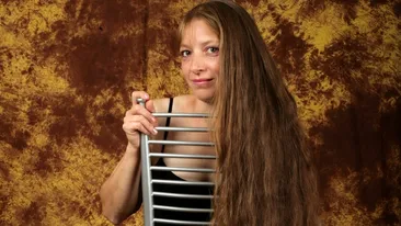 Femeia care ar face-o geloasa pe Maria Dragomiroiu cu parul ei a luat o decizie neasteptata! Isi vinde parul pe mii de euro