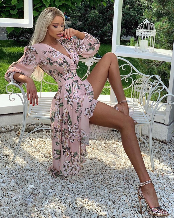 Bianca Drăgușanu, poză HOT în celebra piscină din Singapore. În ce poziție au fost surprinși blonda și iubitul ei