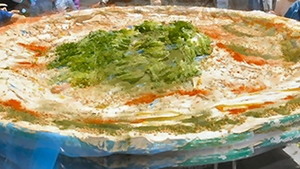 RECORD: Cel mai mare platou cu hummus din lume, pregatit in Liban!