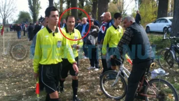 VIDEO Ca in jungla! Un arbitru din Calarasi a fost fugarit si batut de un fotbalist furios, care primise doua cartonase galbene!