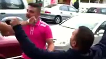 VIDEO Ei i-au zapacit pe englezi! Cocalarii astia doi danseaza in buricul Londrei pe manele! Uite-i cum se dau in spectacol!