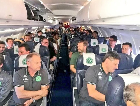 Un avion cu o echipă de fotbal s-a prăbuşit!