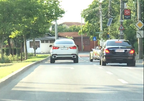 "Prinţul" Stemabil a fost flancat de două supermaşini, care i-au deschis calea