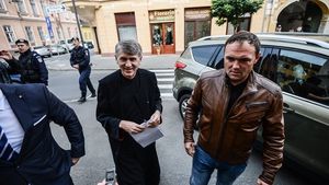 Cristian Pomohaci s-a trezit cu poliţia acasă! Ce s-a întâmplat cu preotul acuzat de sex cu băieţi