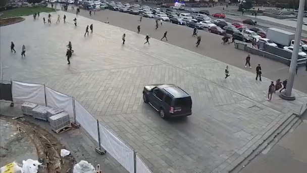 Scene de coșmar la Kiev! O mașină intră în plin în mulțime și omoară doi oameni VIDEO