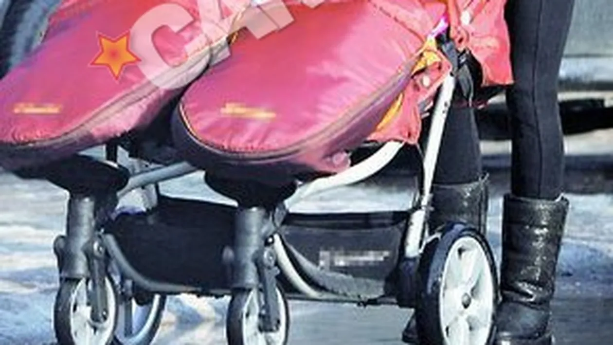 Dana a facut parada in parc. Mama fashionista pentru gemenii lui Mara