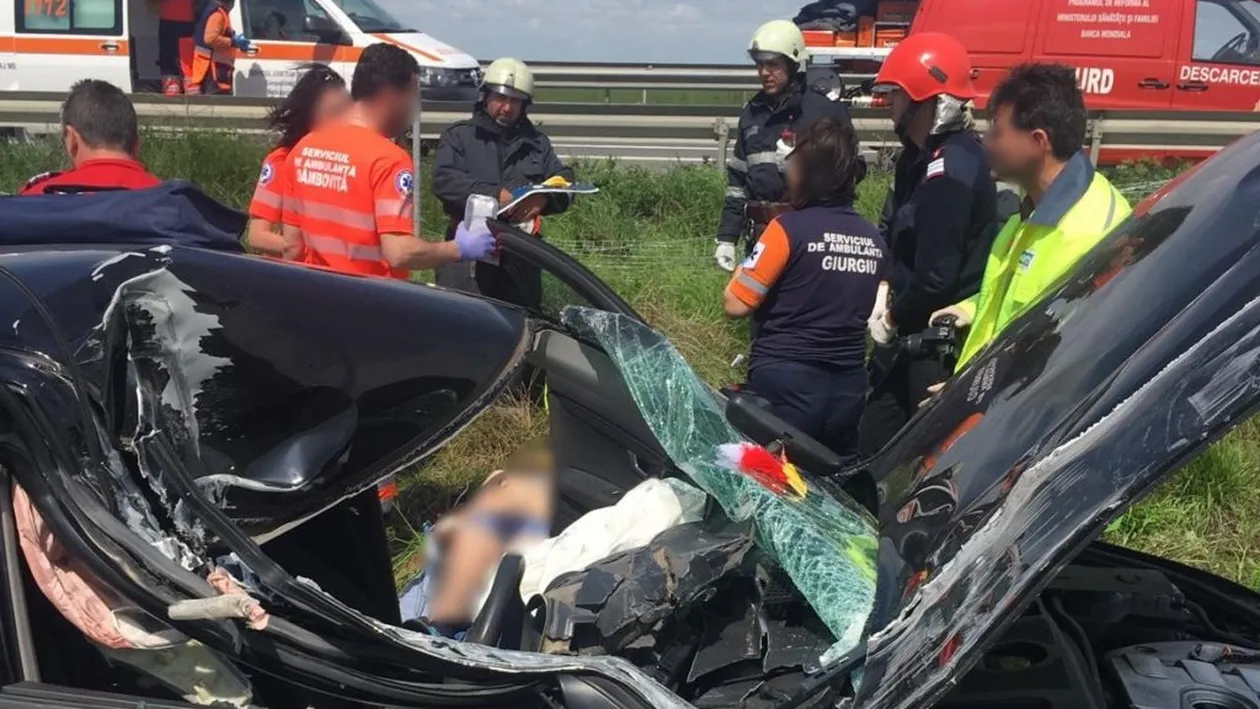 VIDEO. Accident grav pe Autostrada București - Pitești. Două victime au rămas încarcerate, a intervenit elicopterul SMURD